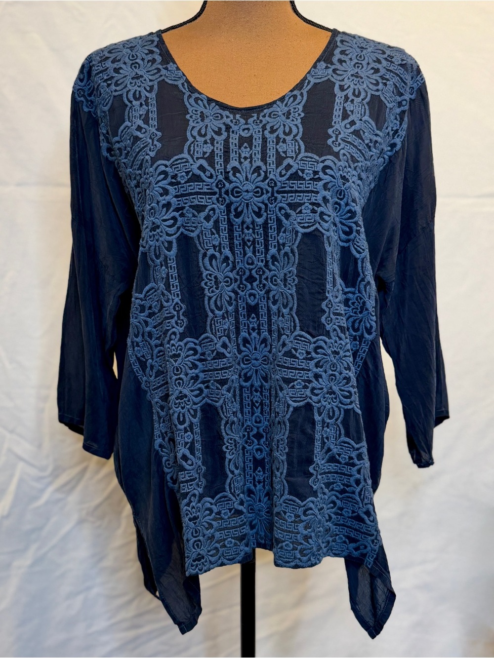JOHNNY WAS Women’s Navy Blue Embroidered V-Neck 3/4 Dolman Tunic Top Extra-Large